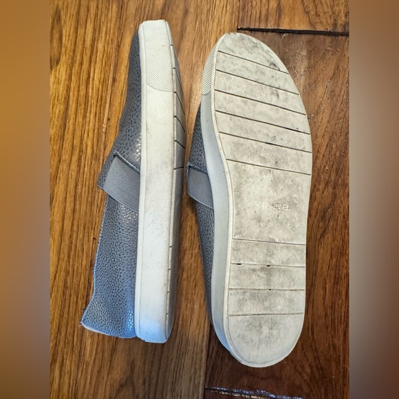 VINCE. Blair EUC size 8.5 in silver gunmetal - Picture 4 of 4